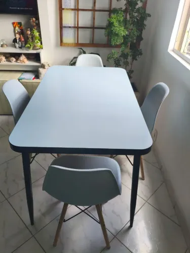 Mesa cinquentinha Tok&Stok com 4 cadeiras 