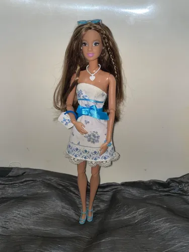 Boneca Barbie Teresa fashion Fever articulada mattel 
