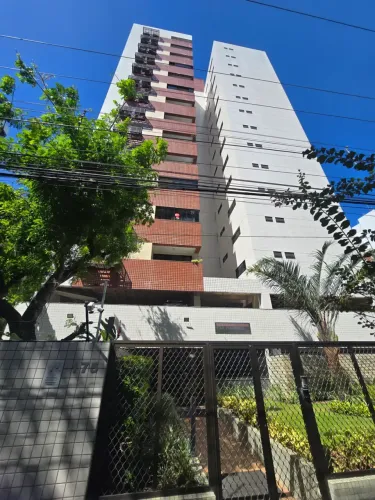 Vendo excelente apartamento com 2 quartos, escritório e 1 vaga em Casa Forte - Recife - PE
