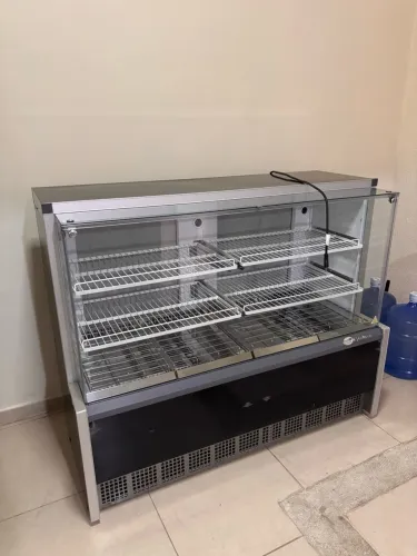 Vende-se balcão quente