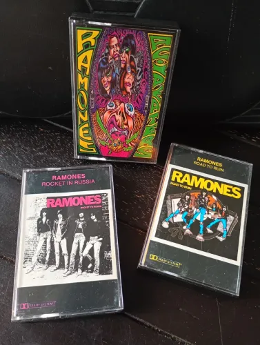 3 Fitas K7 Cassete RAMONES Acid Eaters / Road To Ruin / Rocket To Russia Originais