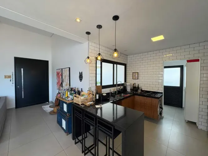 Casa em Condomínio : Térrea / Residencial / Parque das Laranjeiras