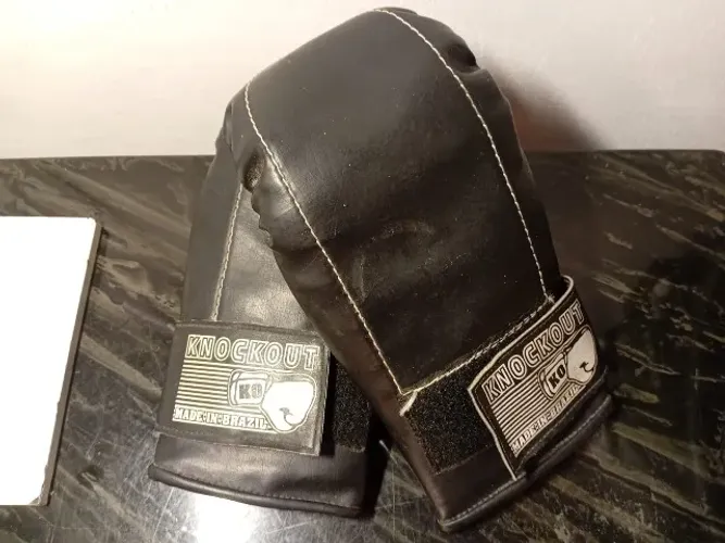 luvas de luta knockout preta