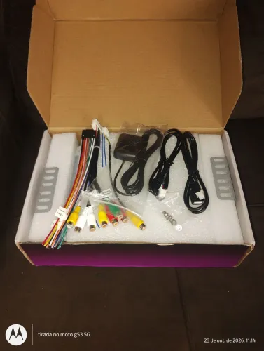 Vendo Multi Mídia "9 / 2GB Ram& 32GB Interna Memória / HD LCD / WI-FI, GPS, RÁDIO,