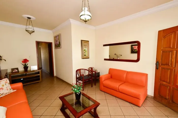 Casa à Venda - Fernão Dias, 3 Quartos, 360 m2