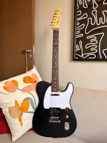 Guitarra Squier Telecaster Debut caps Alnico V, tarraxas com trava e bag