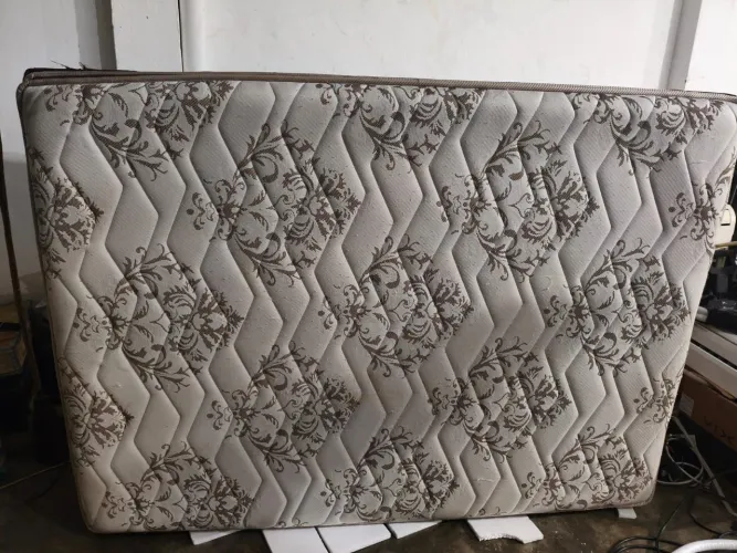 Cama box casal, menos de 1 ano de uso