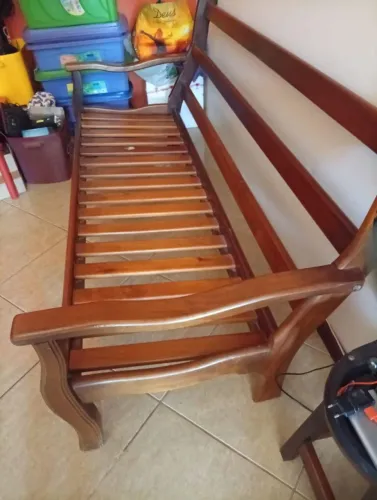 Conjunto de sofás em madeira