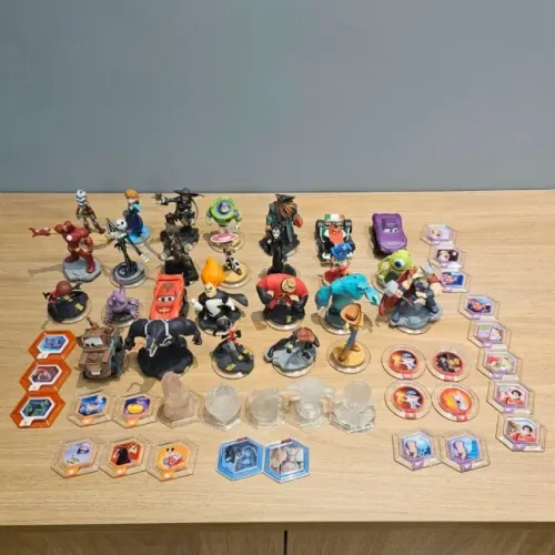 Disney Infinity | Lote 26 Bonecos + 24 Sets + 5 Cristais Playset