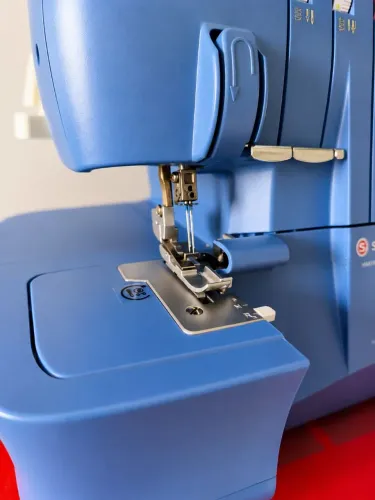 Máquina de Costura Overloque Singer S0235 Azul