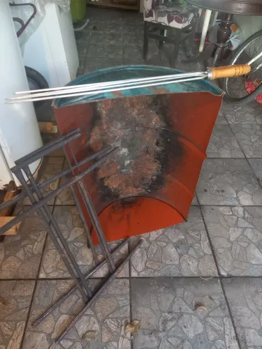 Churrasqueira de Latão mais dois espetos