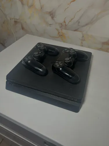 Ps4 Slim 1TB + dois controles + jogos