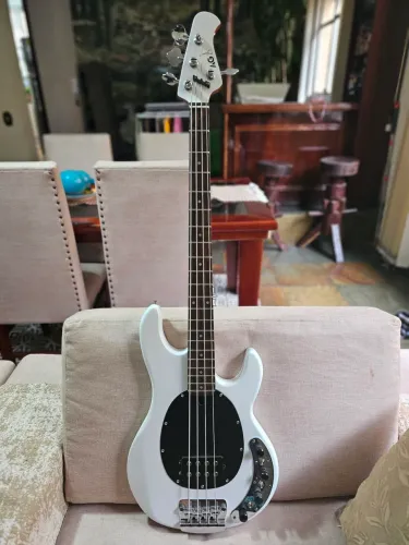 Contra Baixo MUSIC MAN Sting Ray - Luthier.