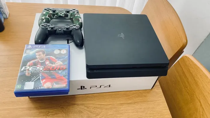 Vendo PS4 Slim 1TB com 2 controles e 2 jogos, aceito Cartão, juros da maquininha 1.600.00