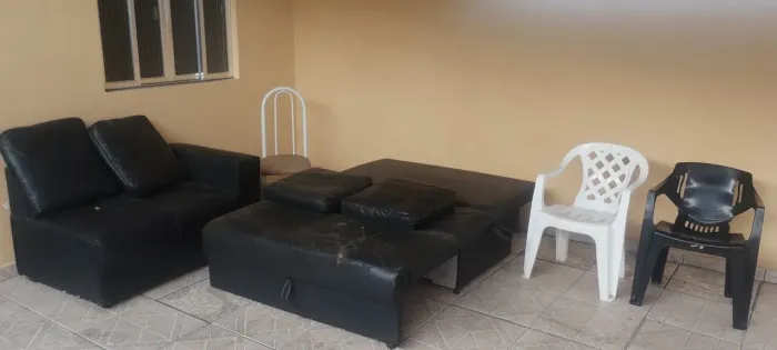 Doação: Sofá-cama + Sofá 2 lugares + 3 Cadeiras e Almofadas