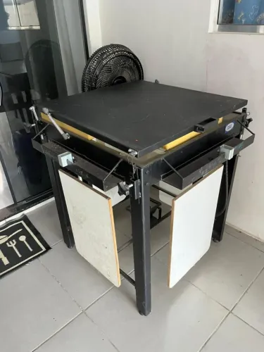 Mesa de serigrafia e reveladora