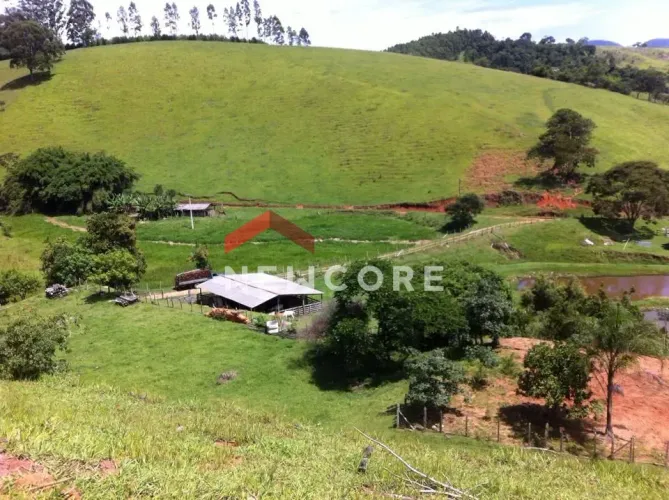 Sítio em Estrada da Barragem - Centro - Piracaia/SP