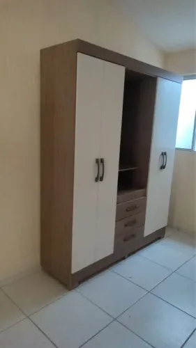 Doando guarda roupa