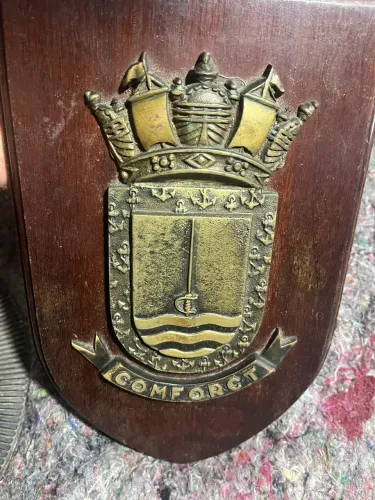 Brasão antigo de bronze