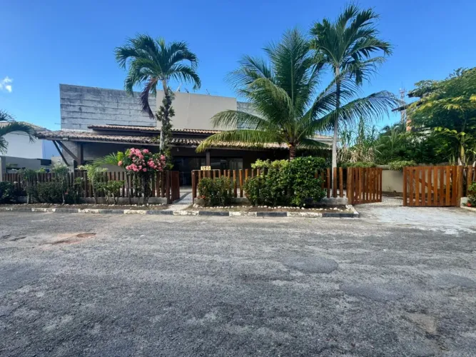 Casa no condomínio Univilas, para locação, 2/4, sendo 1 suíte, bem amplos, valor R$ 6.000,