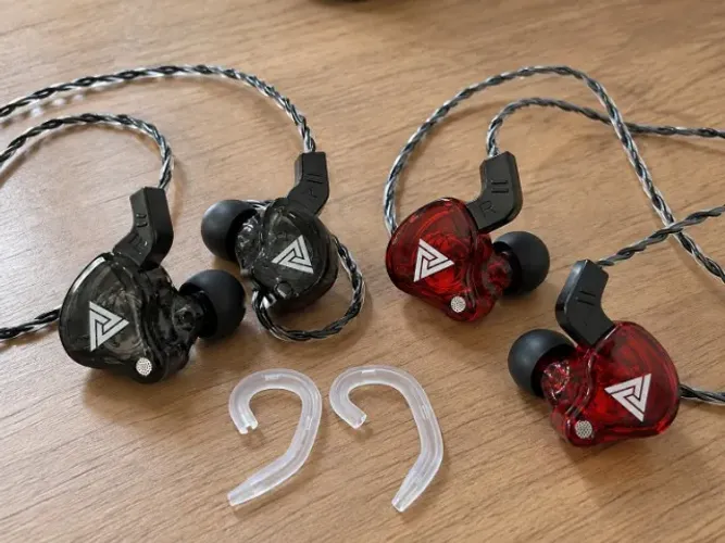 Fone de Ouvido QZK In-Ear com Suporte para Orelha