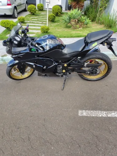 Vendo Ninja Kawasaki 250 impecável 