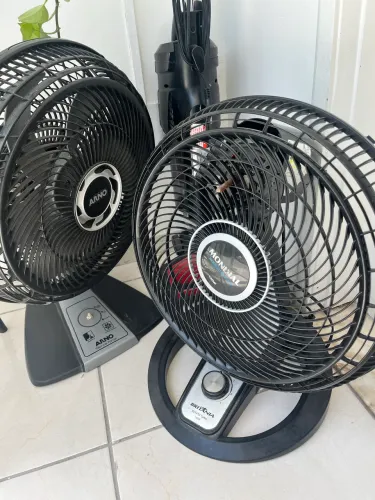 Lote com dois ventiladores mais aspirador pó Philco para concerto ou retirada de peças.