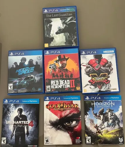 Jogos PS4 - Red Dead Redemption 2, Street Fighter V, God of War III Remastered e outros