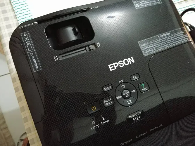 Projetor Epson S12+ novo pouquíssimas uso