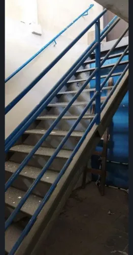 Vendo escada de ferro