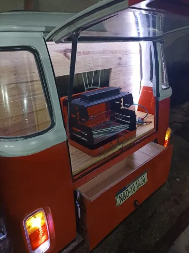 ChurrasKombi - traseira de Kombi com churrasqueira 
