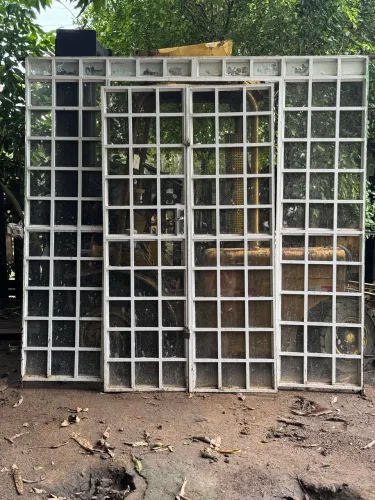Vende-se porta de ferro