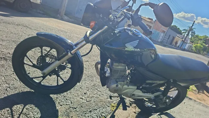 VENDE SE MOTO CG TITAN 150/2004 FILEZINHA .