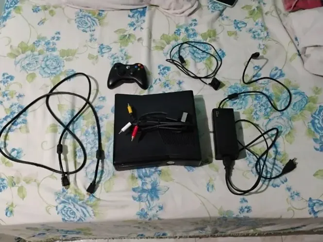? XBOX 360 DESTRAVADO + 1 CONTROLE + FONTE COMPLETA