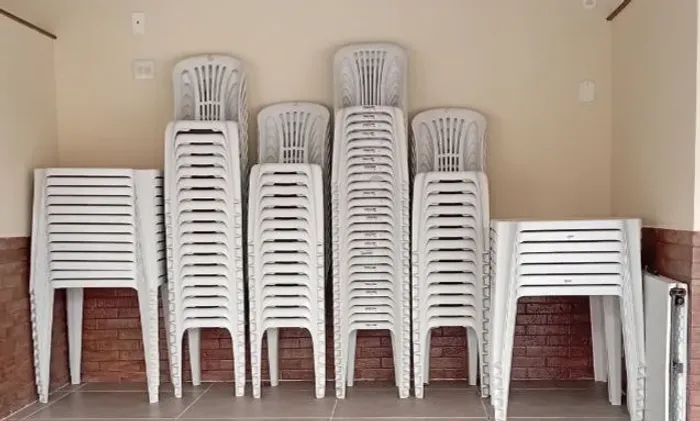 Conjunto De Mesas E Cadeiras De Plástico 182kg Branco ( Conj 180.00 )