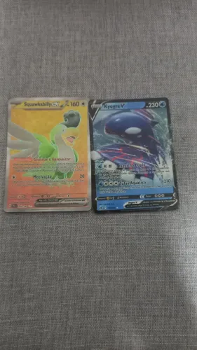 Lote com 12 cartas Pokémon incluindo lendários brilhantes e full Art
