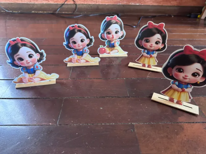 Display mesa branca de neve cut