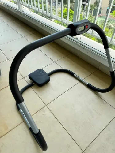 Equipamento abdominal e alongamento