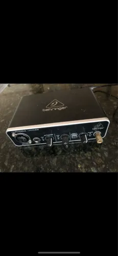 Interface de áudio BEHRINGER-UMC22 