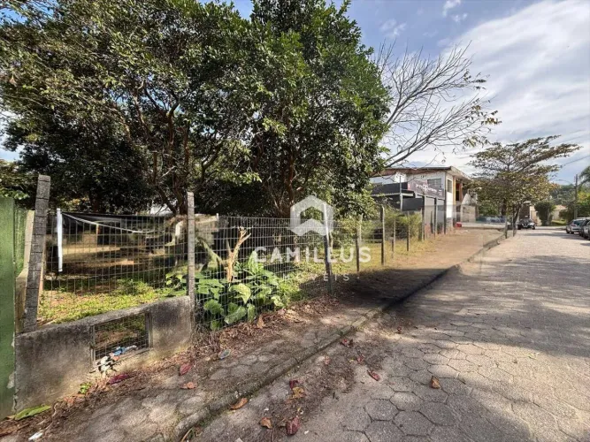 Terreno de 454 m² a 100 metros do mar por R$ 960.000 - Armação do Pântano do Sul - Florian