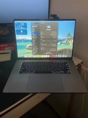 MacBook Pro 16" Apple 2019 - 21 Core i7 2.6GHz / 16GB DDR4 / SSD 512GB / Radeon 5300M 4GB
