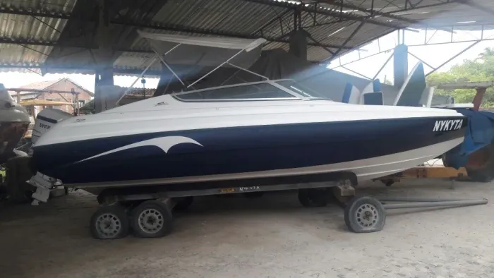 Vendo Lancha NIKITA 23? em perfeitas condições