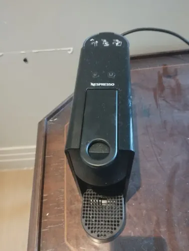 Cafeteira Nespresso Essenza Mini Preta [110V ou 220V] - Desapego Hoje!