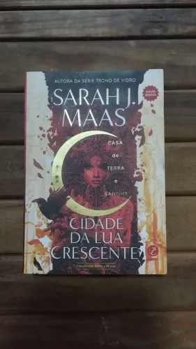 livro cidade da lua crescente vol.1. casa de terra e sangue