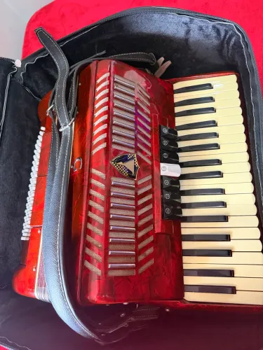 Acordeon Eagle EGA 0780 PRD Vermelho Perolizado 80 Baixos Usado