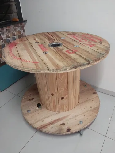 Mesa Carretel - cor 4 rodas