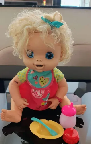 Boneca Baby Alive Interativa (Fala em Português) + Acessórios