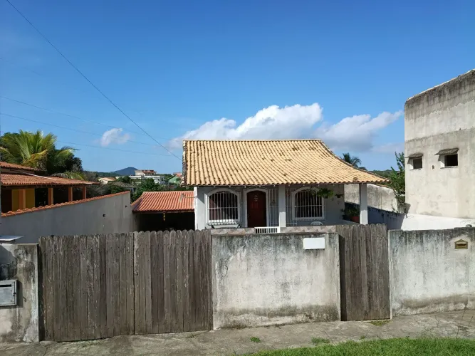 Vendo casa em Iguaba Grande na divisa entre os bairros Cidade Nova e Nova Iguaba