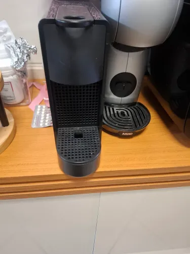 CAFETEIRA NESPRESSO ESSENZA MINI