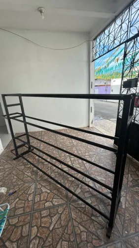 Pratileira para equipamentos de academia